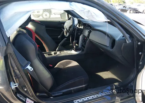 2015 Scion Fr-S z USA, uszkodzony, nr VIN JF1ZNAA14F8712906